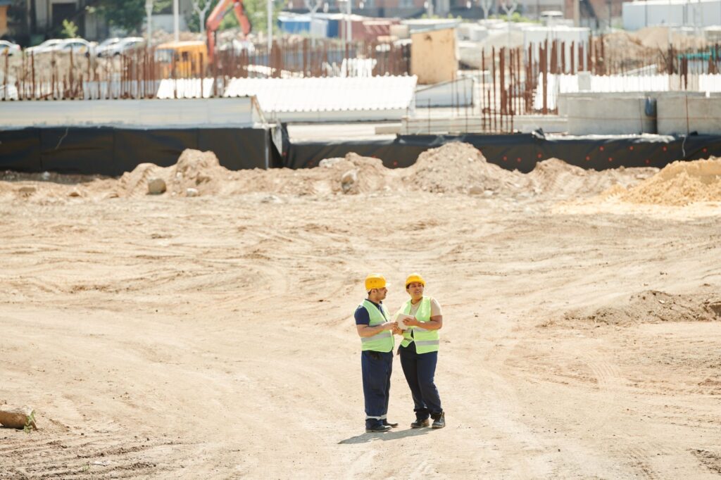 Vakmensen van OnderhoudPlus op locatie